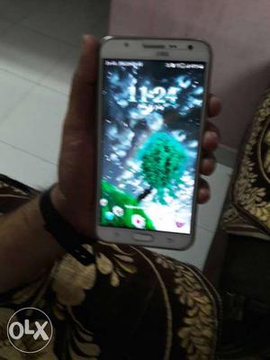 Samsung galaxy j7 in very good working condition.