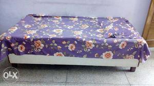 Single bed..3'*6'...with boxes..very good