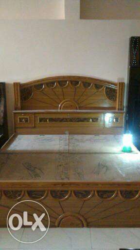 Traditional design double bed 6*6 size. New.