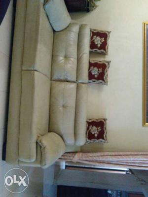 A good quality sofa it's in very good condition