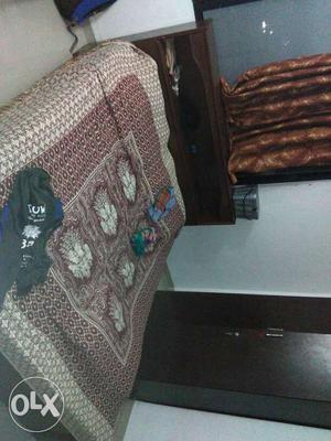 Bed with box good condition size 5*6