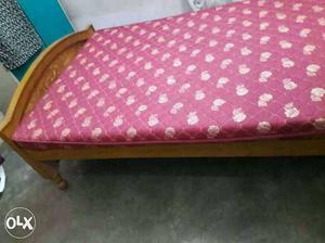 Bed with gadda 4'6 size Urgent sell shifting purpose turant
