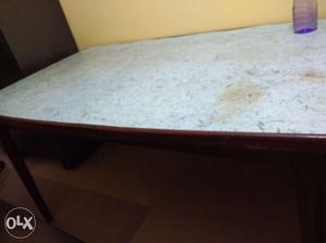 Dining Table in very good condition 5by3 feet