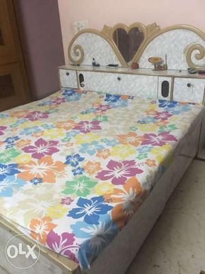 Double Bed Kingsize Diwan for immediate sale