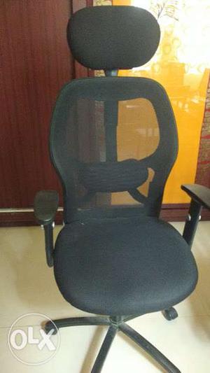 Ergonomic ARISTOCRAT brand chair for a GREAT PRICE