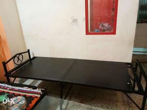 Foldable bed in good condition, easy to movable