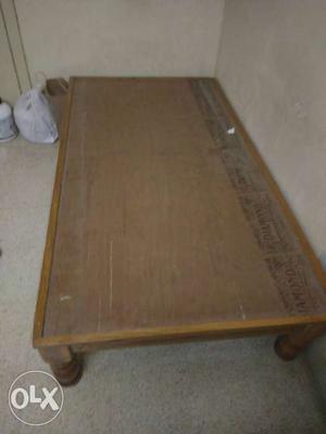 Hi, I want to sell a wooden bed. It's in Good condition