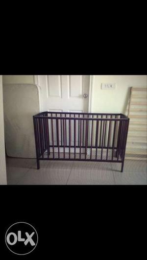 Mom nd me baby crib almost new for sale