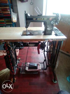 Neela sewing machine good condition one hand use with out
