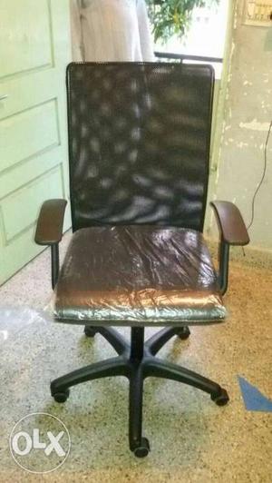 Office chairs good condition in one year warranty