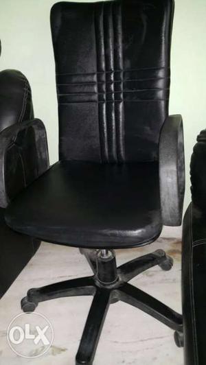 Office revolving chair in new condition