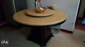 Rotating dining table
