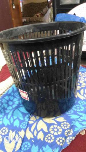 Round Black Mesh Plastic Laundry Basket