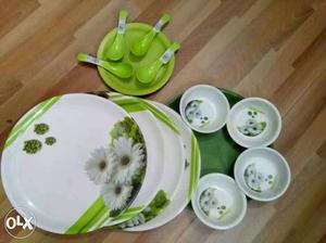 Round White And Green Daisy Printed Ceramic Plates
