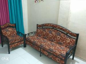 Sofa set of 3 +1, only 6 month older, amount is