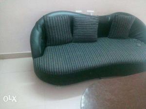 Sofa set with center table in very good condition 5 seater