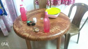 Supreme Dining table with 2 chairs Very good in