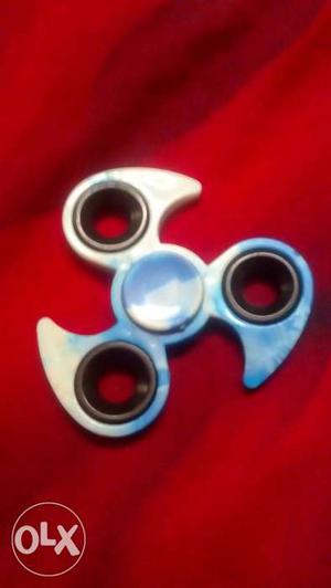 This is a three day old fidget spinner and gud