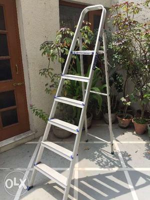 Used Aluminum 6 step ladder.good condition