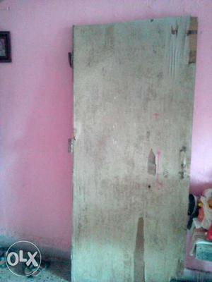 Wooden old door I won't sell it is urgent