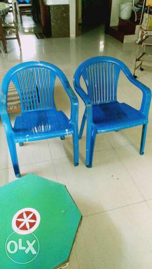 2 chairs.in gud condition..