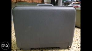 ALFA Travel Suitcase Medium in good and new condition