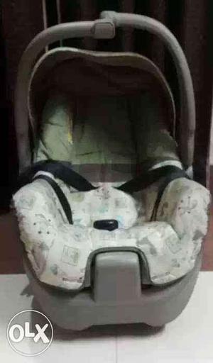 Baby car seater