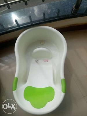 Bath tub for infant, in good condition