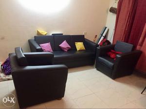 Black Sofa + 2 chairs in good condition