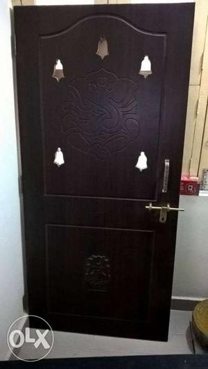 Full strong door with plywood finish, includes
