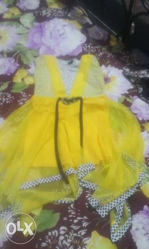 Girl;s Yellow Sleeveless V Neck Dress