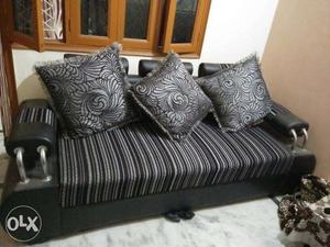 Hi i am selling sofa (3+1+1)which i bought 2 month ago,