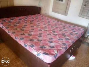 I want to sell bed with mattress 6x6 size with