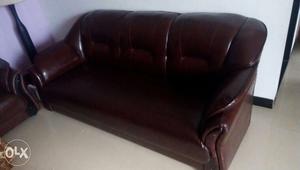 Luxurious six month old sofa set, 1 three seater 2 single