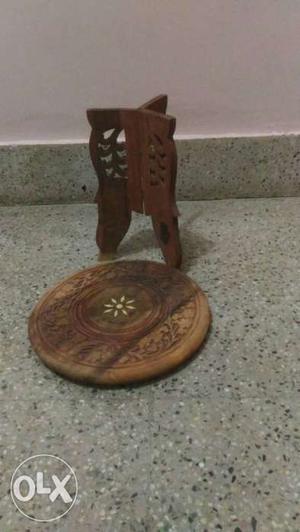 Old carved corner stand and also portable contact
