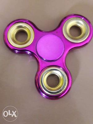 Purple Fidget Hand Tri-spinner Spin time 3 min