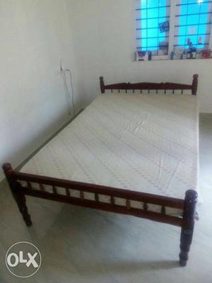 Queen size bed, urgent sale