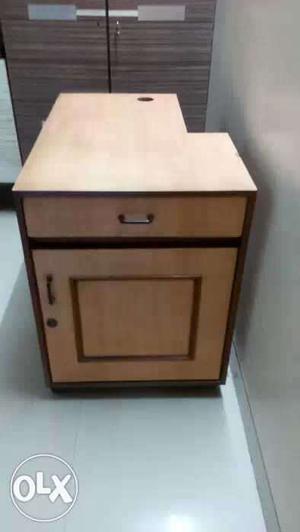 Saag wood Computer trolley. In good condition.