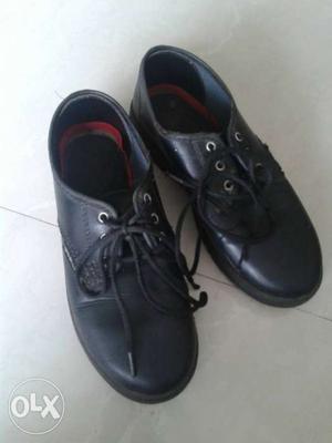 School shoe in black colour avilable size no. 3 &