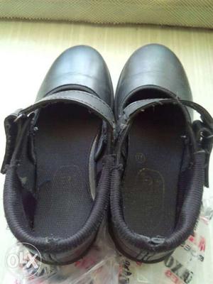 School stickering black shoes11size 6to7years