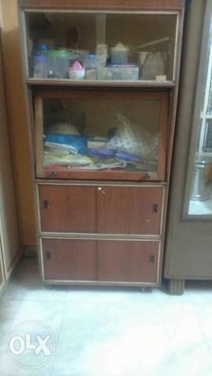Strong wooden showcase with four compartment and