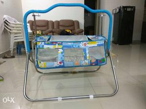 Very good condition cradle with mosquito net