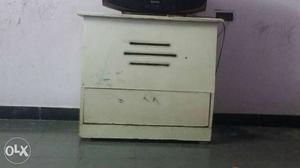 Very very good condition White Wooden Television Stand