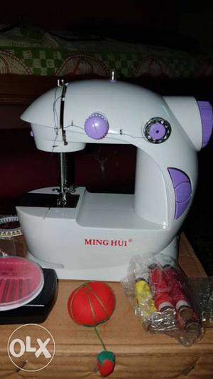 White And Purple Ming Hui Sewing Machine