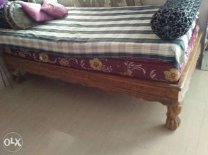 Wooden diwan 12months old with good condition