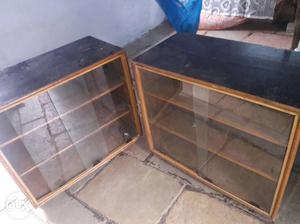 2 good condition Show case table