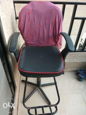 Beauty Parlour chair in good condition.
