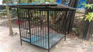 Dog cage good condition