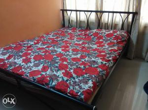 Metal bed with matress in good condition