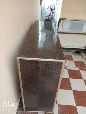 Counter 5ft with slots only one month used in half prices